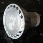 V-light er en dimbar led-pære produsert for clas ohlson. Denne skulle vare i 20 år, men ga opp etter nøyaktig 9 måneder. Og den er nummer 8 som svikter hjemme hos oss i løpet av to år... (foto: johnsteffensen. No)