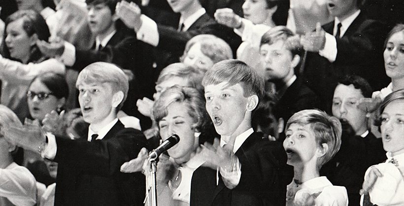"hei, la oss være som fjellet, fri! " sang bjarne øystein graabræk i 1968. Nå er han med i komiteen som forbereder 50 årsjubileet i september 2017. Www. Johnsteffensen. No