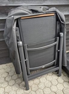 God plass til 4 aluminiumsstoler under grilltrekket. Foto www. Johnsteffensen. No e1622008456683